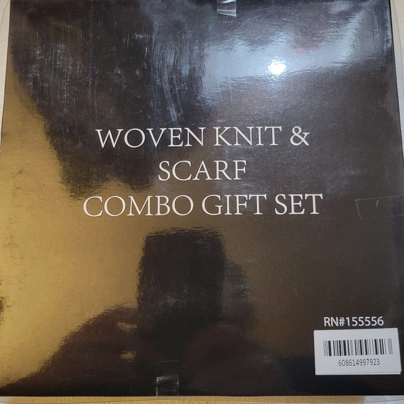 "I Need my Space" touque and scarf set - Picture 3 of 3